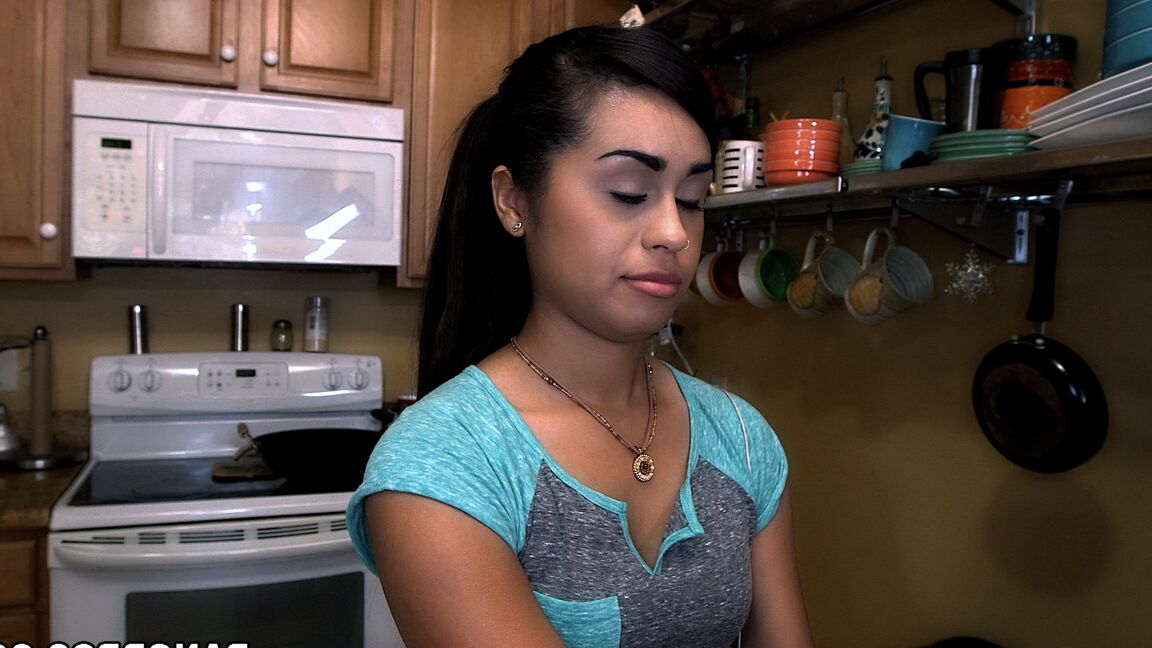 21P Empregada morena com rabo apertado Eva Saldana fodendo o homem da casa