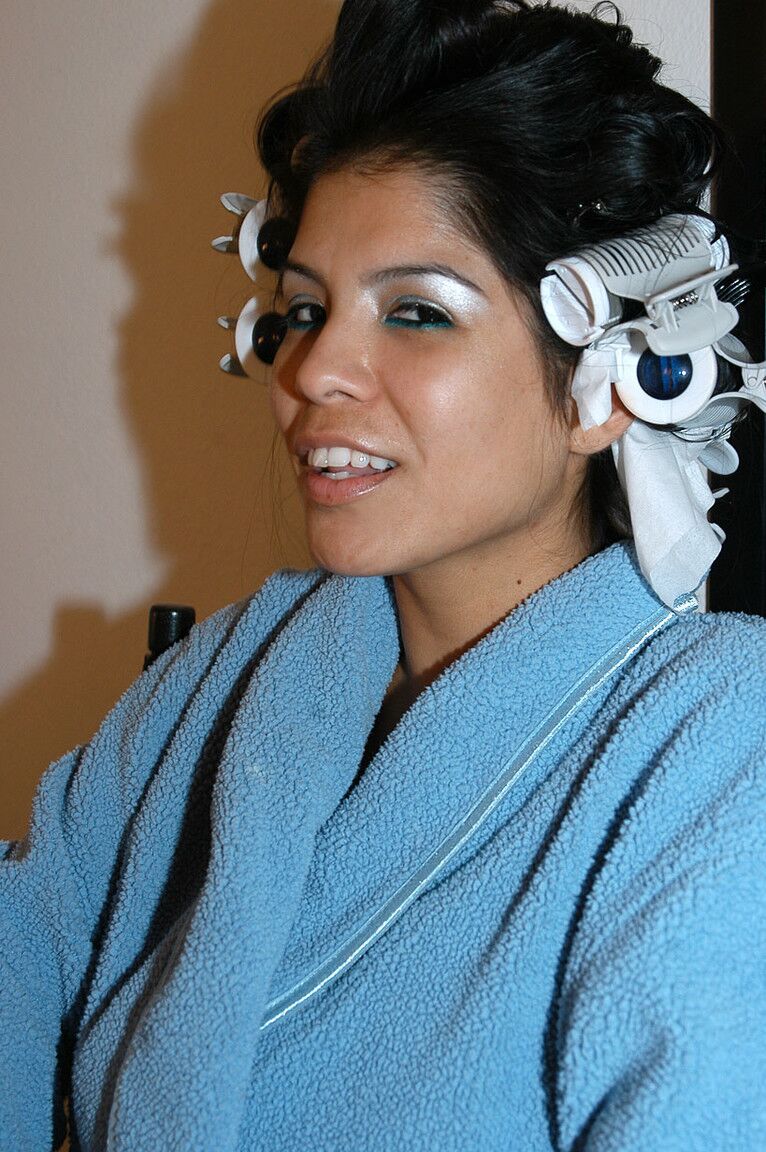 17P Diosa latina de pelo oscuro Alexis Amore posando y mostrando sus grandes tetas