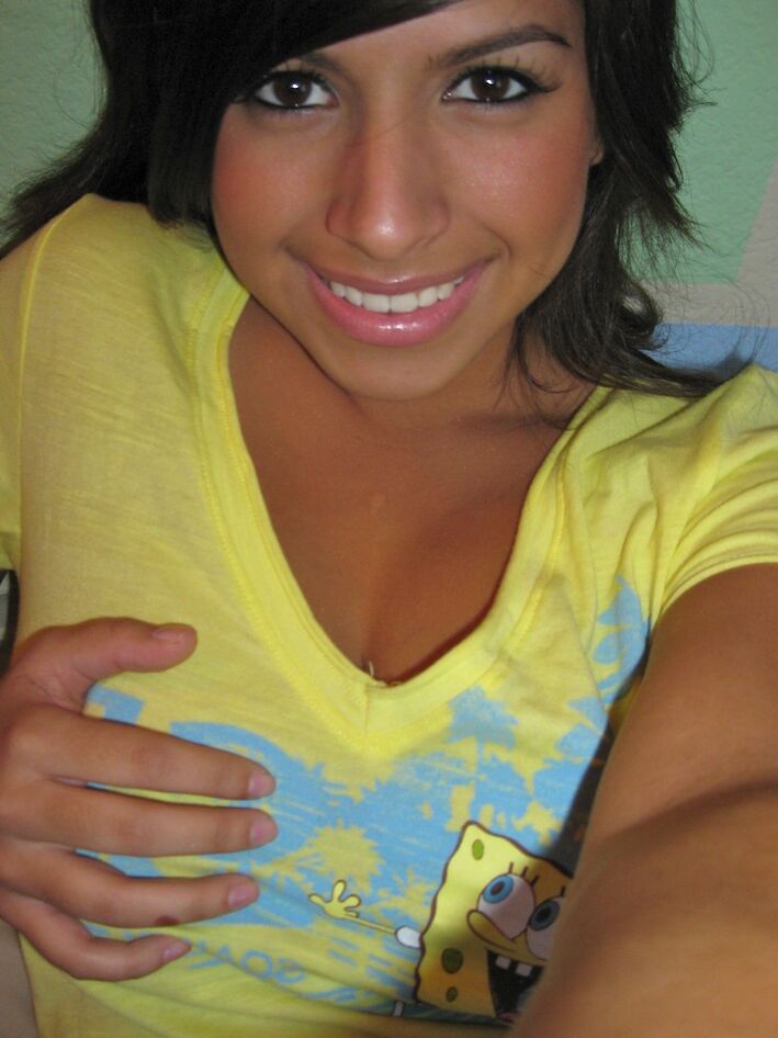 20P Gata fofa com peitos deliciosos Layla Rose apresenta suas fotos caseiras gostosas