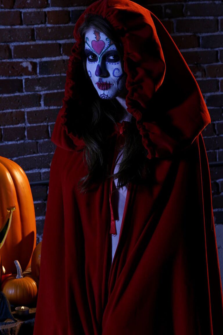 15P Solo girl exposes her butt cheeks while decked out for Halloween