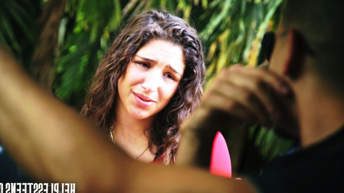 15P Die gestrandete Teenagerin Bella Danger wird nach dem Trampen in einem Van zu hartem Sex gezwungen