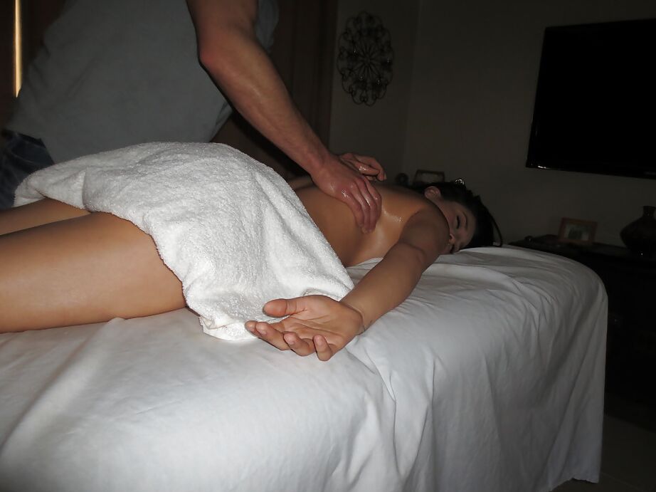 16P Incrível vagabunda latina Linda dando uma massagem sexy naquele pau