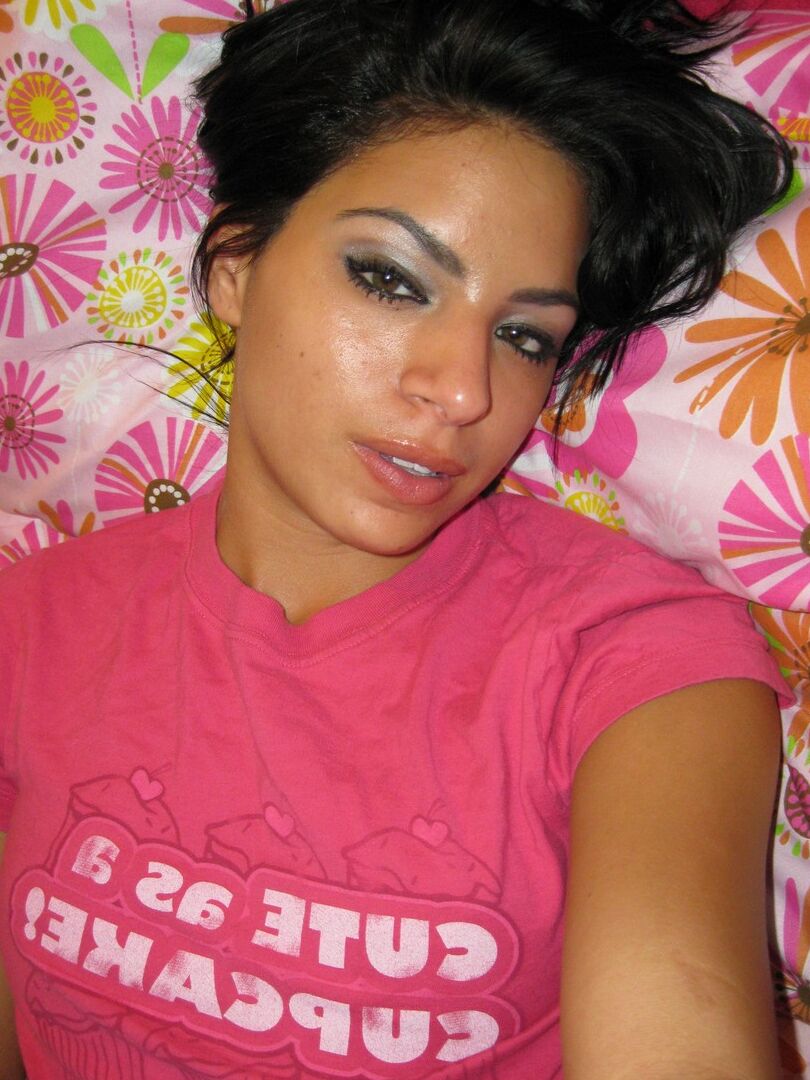16P Die superheiße Kelly XoXo macht ein Foto von ihrem sexy Arsch und ihrer fleischigen Muschi