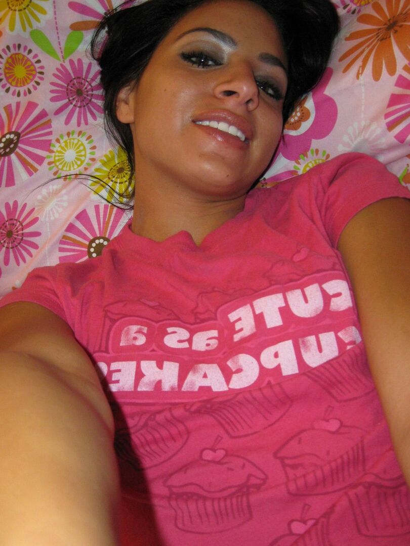 16P Die superheiße Kelly XoXo macht ein Foto von ihrem sexy Arsch und ihrer fleischigen Muschi