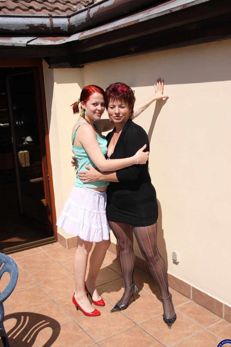 21P Mature NL Ellen S, Joanne