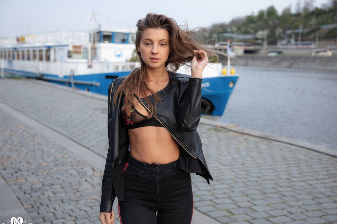 18P Flaca lesbiana Melena Tara