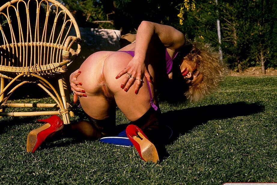 15P Estrellas porno rubias vintage muestran sus increíbles habilidades para chupar pollas