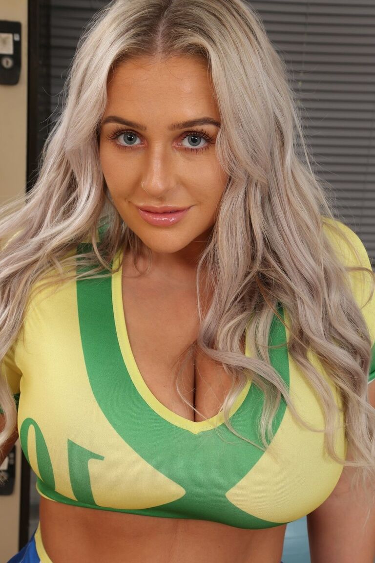 21P Only Tease Paris Jade