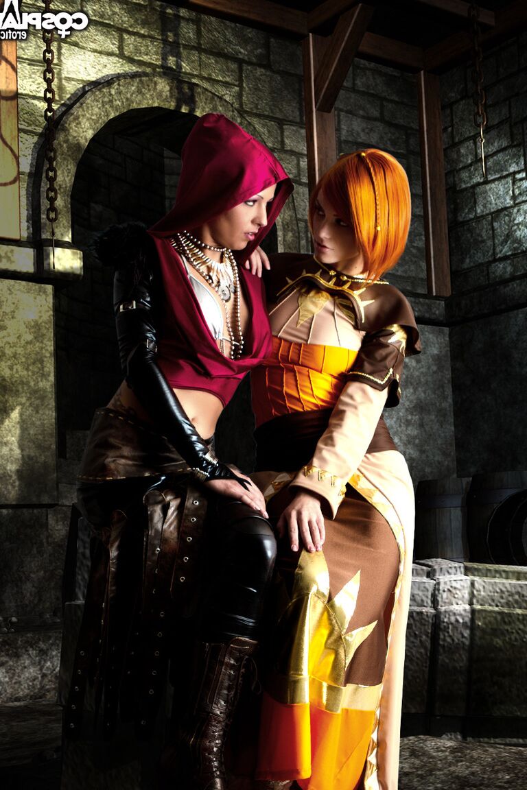 12P Leliana, Morrigan Dragon Age cosplay nu