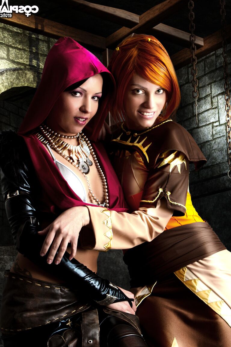 12P Leliana, Morrigan Dragon Age cosplay nu