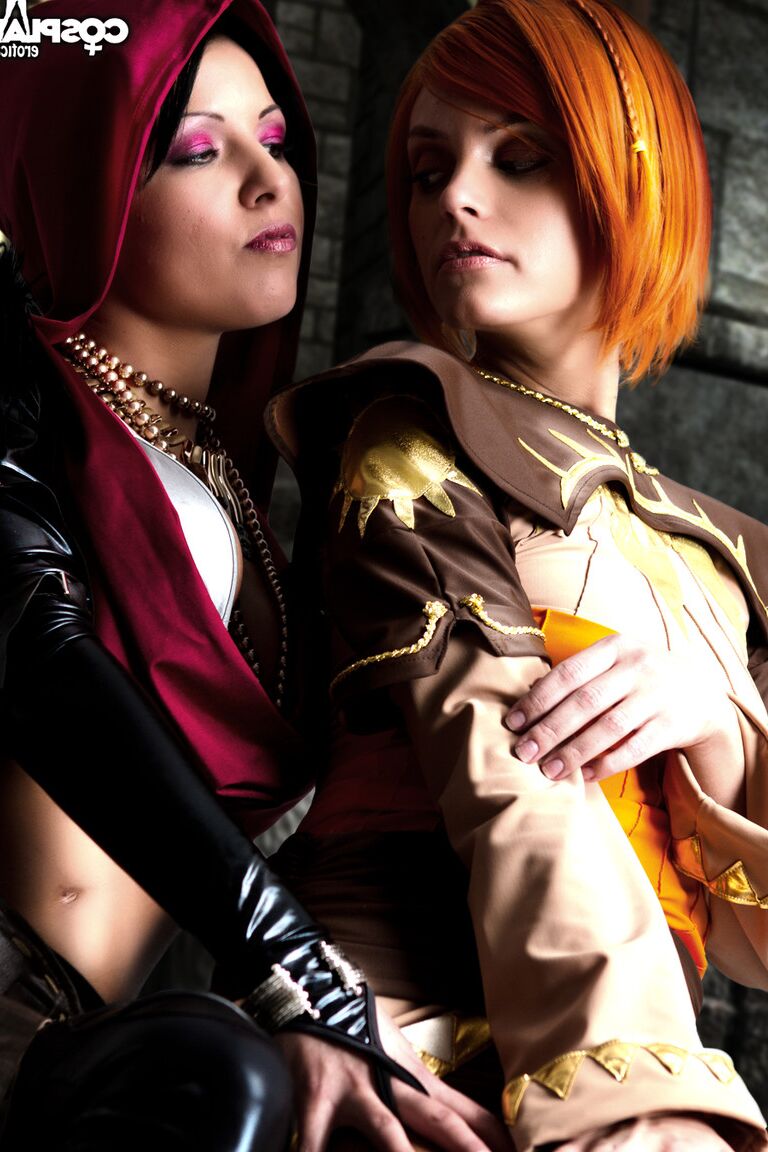 12P Leliana, Morrigan Dragon Age cosplay nu
