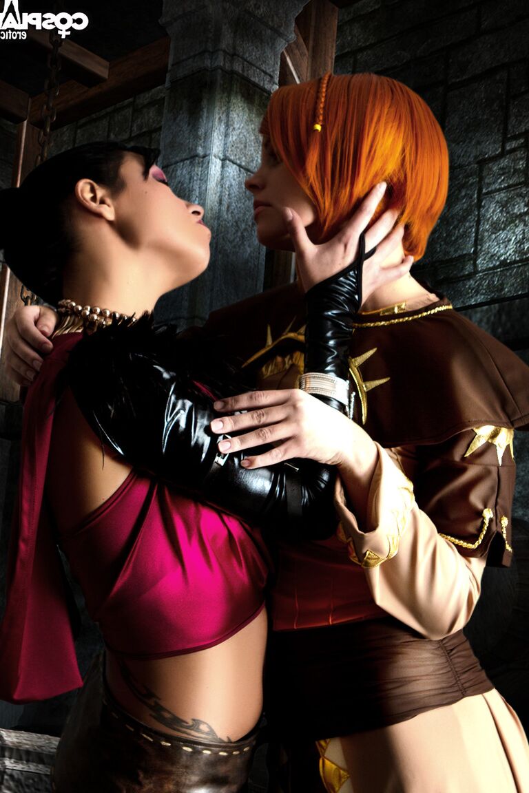12P Leliana, Morrigan Dragon Age cosplay nu
