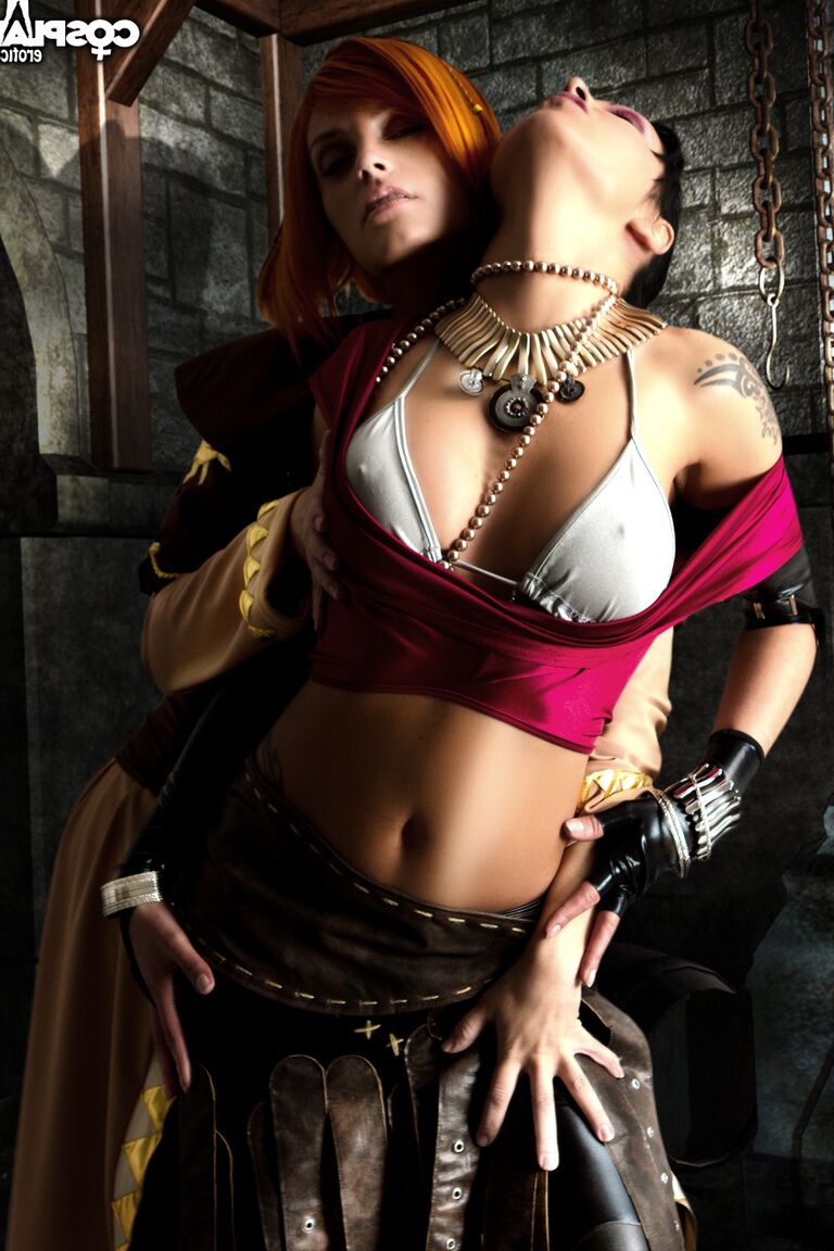 12P Leliana, Morrigan Dragon Age cosplay nu