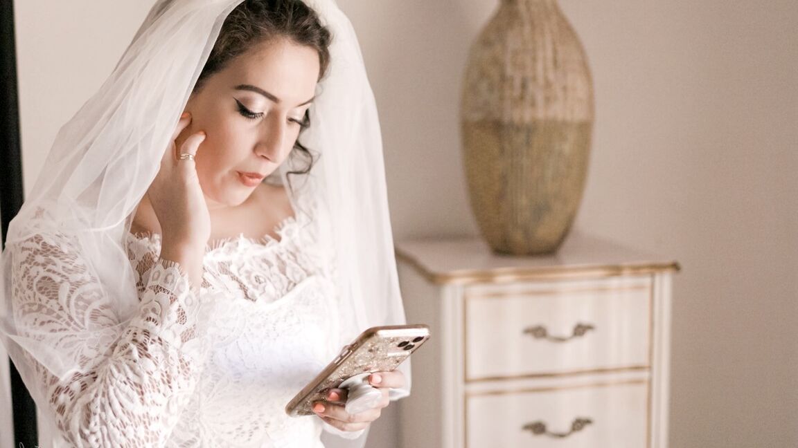 15P A nova noiva faz um trio lésbico com as amigas no dia do casamento