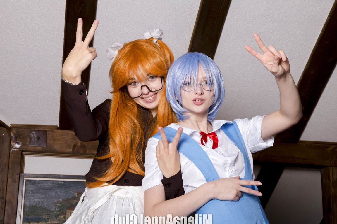15P Muñecas lesbianas vestidas con cosplay Milena Angel