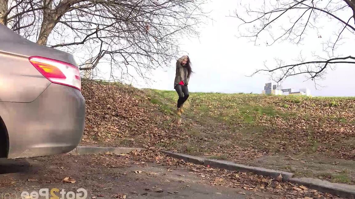 15P Esperansa needs to relieve her piss desperation
