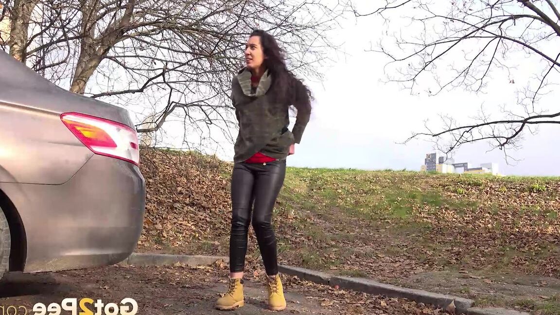 15P Esperansa needs to relieve her piss desperation