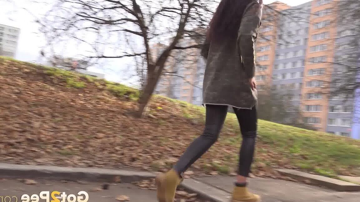 15P Esperansa needs to relieve her piss desperation