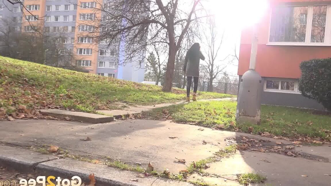 15P Esperansa needs to relieve her piss desperation