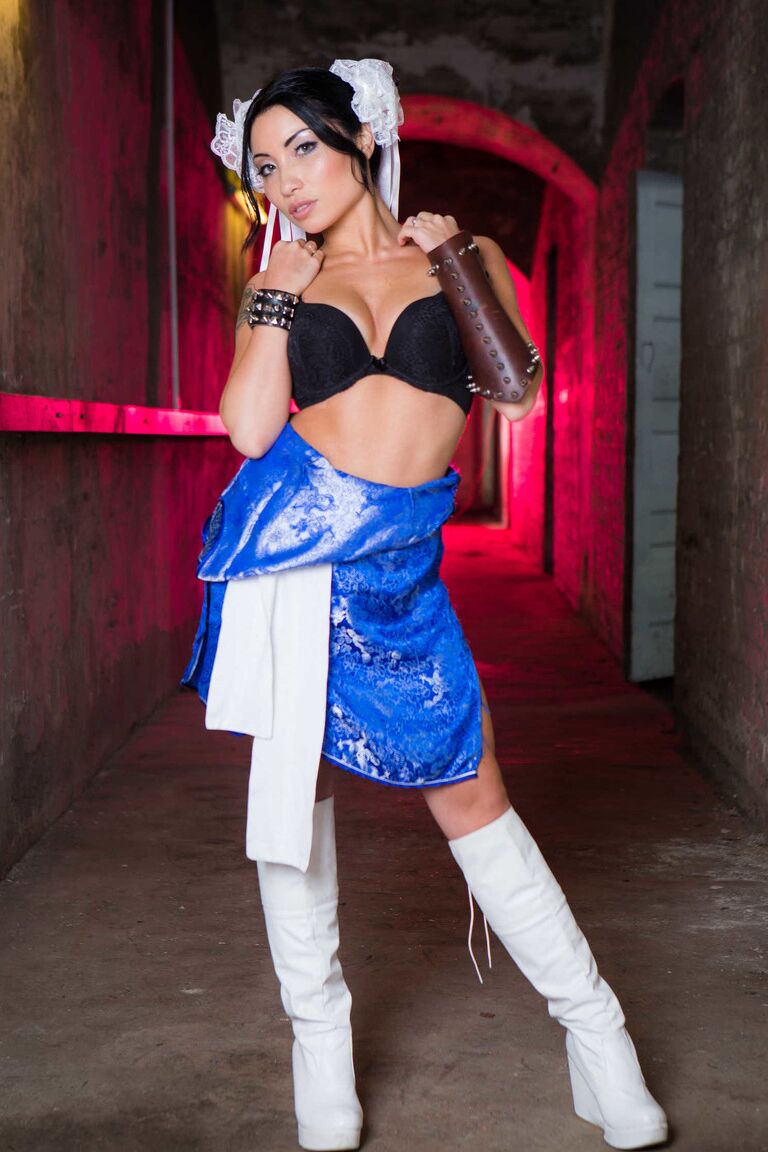 21P Hot And Mean Rina Ellis