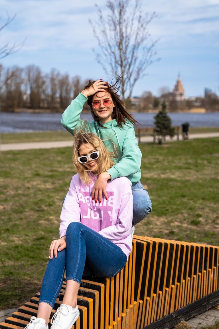 21P European girlfriends Matty & Alice Reign explore and lick each other's holes
