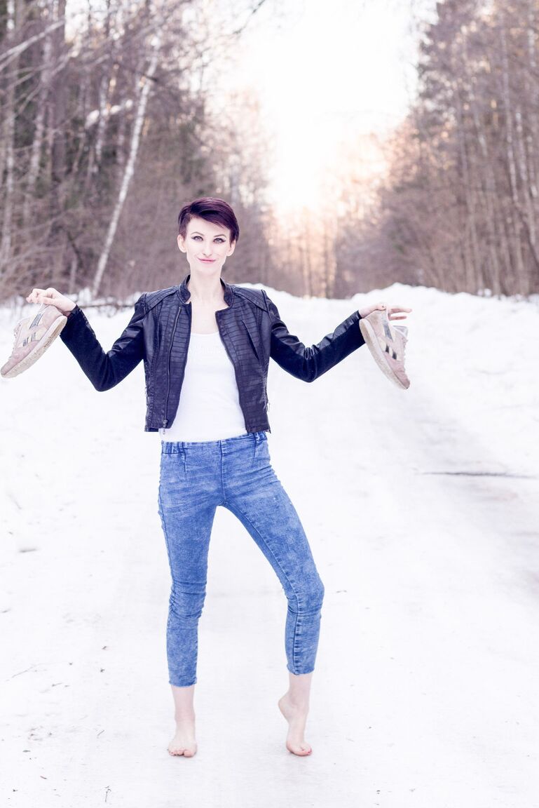 12P Claudia descalza en la nieve 2Descalzo,Fetichismo de pies