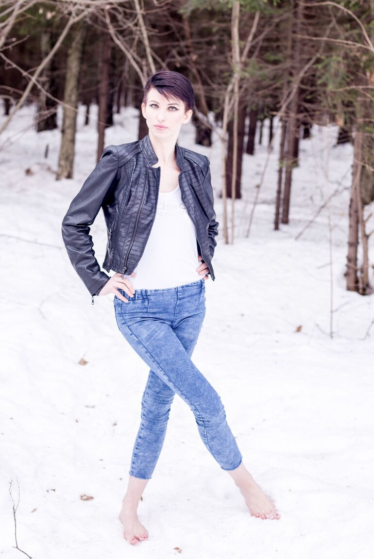 12P Claudia descalza en la nieve 2Descalzo,Fetichismo de pies