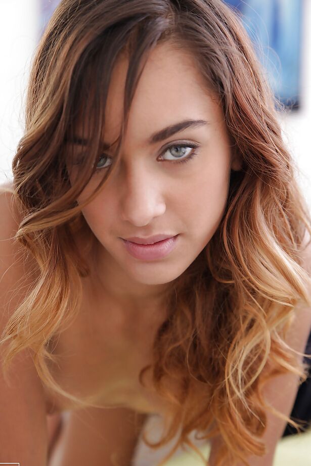 16P Teens Kendall Kayden and Uma Jolie are kissing very sensual!