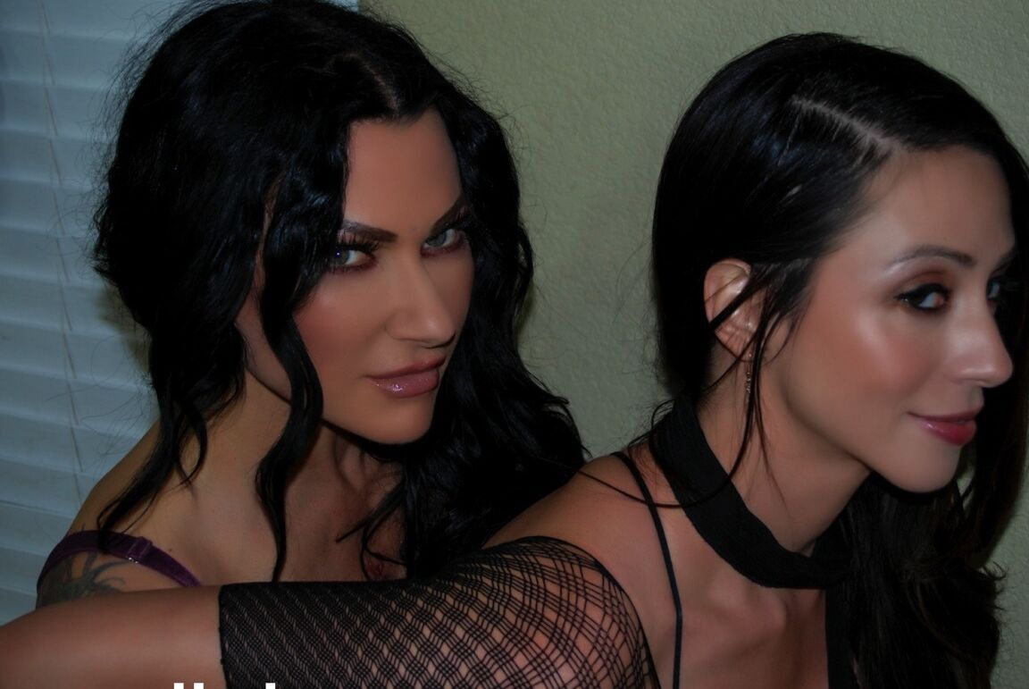 12P Jen e Ariella explodem um pau falso totalmente carregado