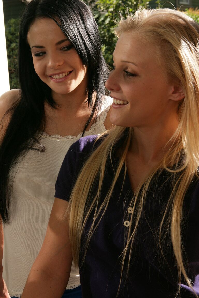 16P Little Mutt Aliz e Kelli Stone brincam de médica