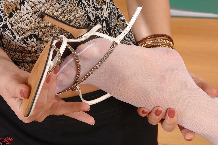 16P Beautiful dykes Weendy White & Cherry Jul remove nylons to play foot games