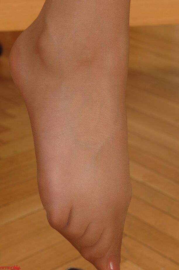 16P Beautiful dykes Weendy White & Cherry Jul remove nylons to play foot games