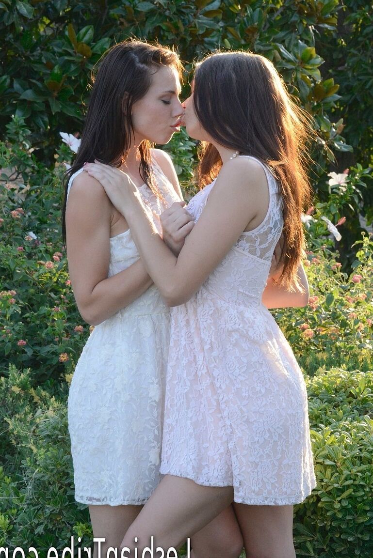 21P Tribu lesbienne Aidra Fox, Madi Meadows