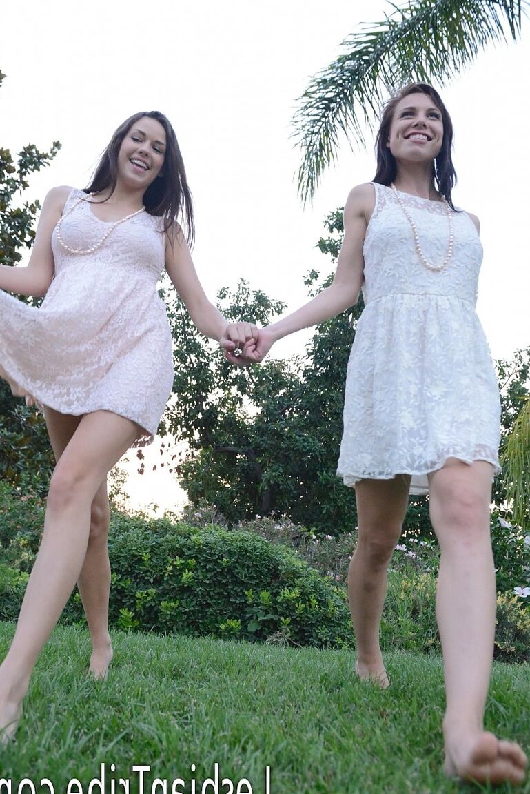 21P Tribu lesbienne Aidra Fox, Madi Meadows