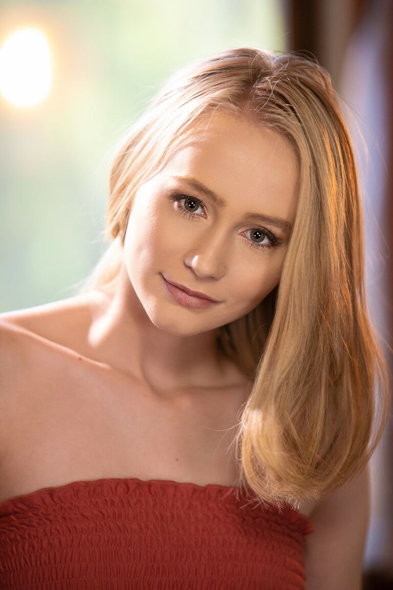 21P Teen Scarlett Sage se fait plaisir oralement par Alicia Williams