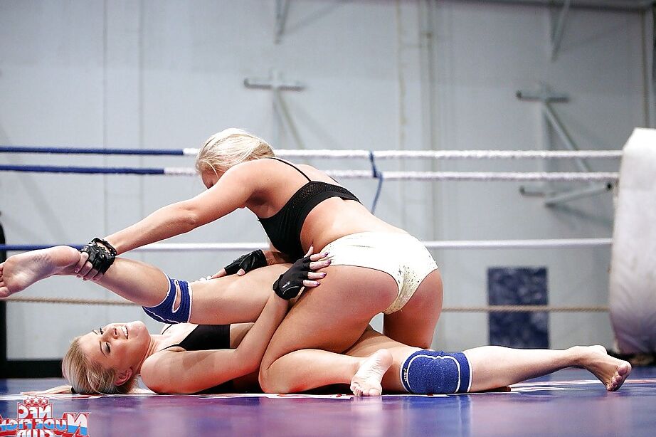 16P Gorgeous sporty lesbians fighting and pleasuring each other in the ring