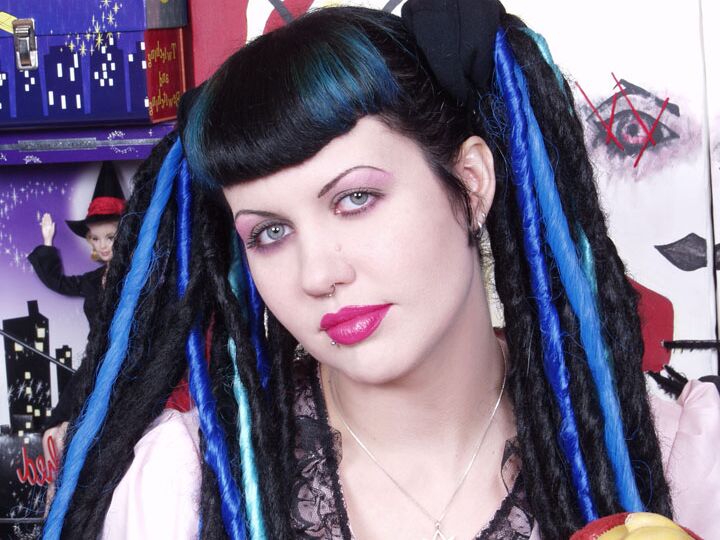 16P Two wicked goth lesbians spanking, sucking