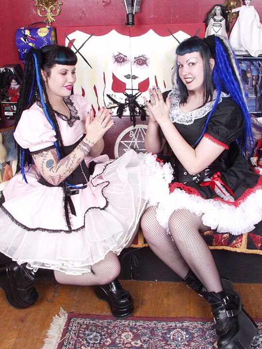 16P Two wicked goth lesbians spanking, sucking