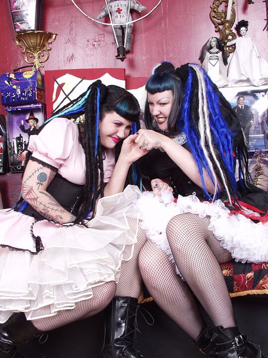 16P Two wicked goth lesbians spanking, sucking