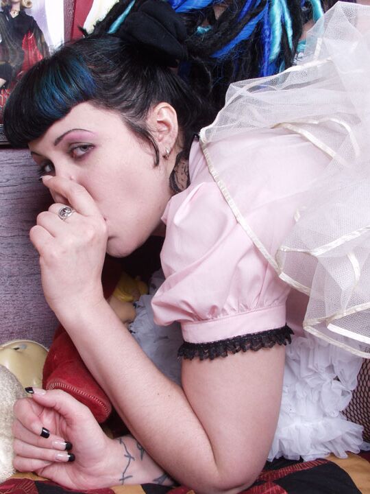 16P Two wicked goth lesbians spanking, sucking