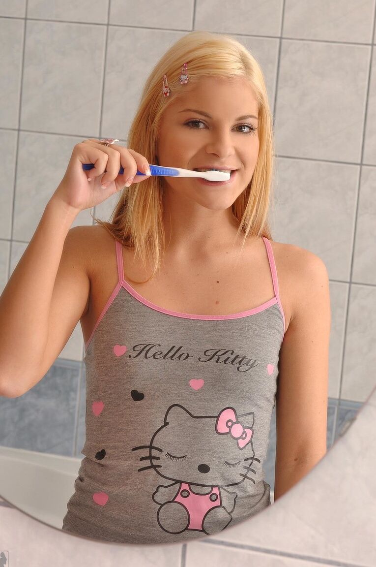 21P Euro Girls On Girls Lepidoptera, Sera Passion