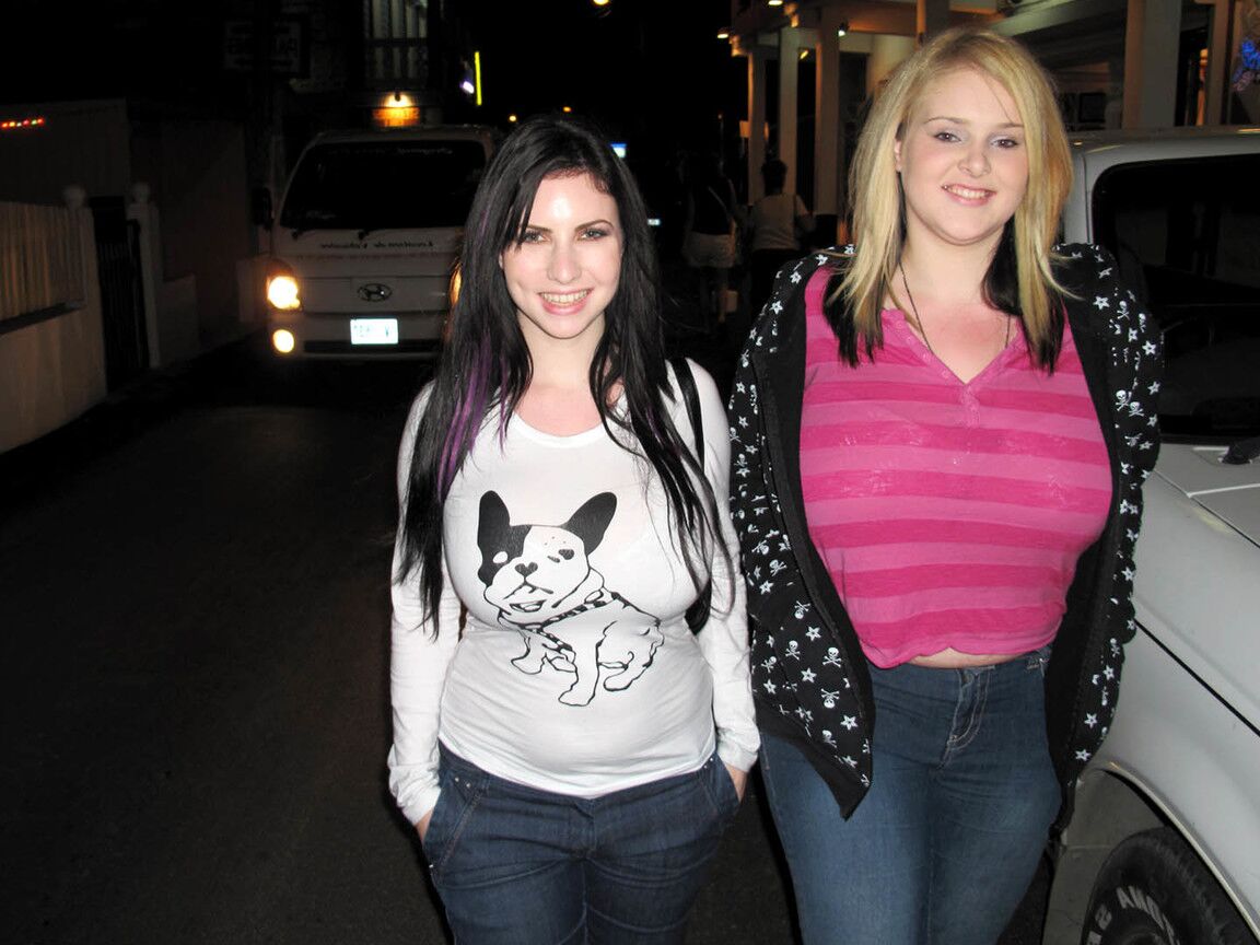 16P La gorda Ashley Sage Ellison y su novia tetona salen a la ciudad