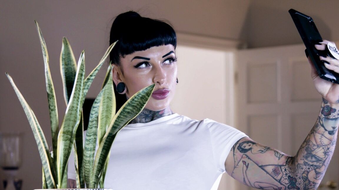 15P Lesbianas tatuadas Rocky Emerson