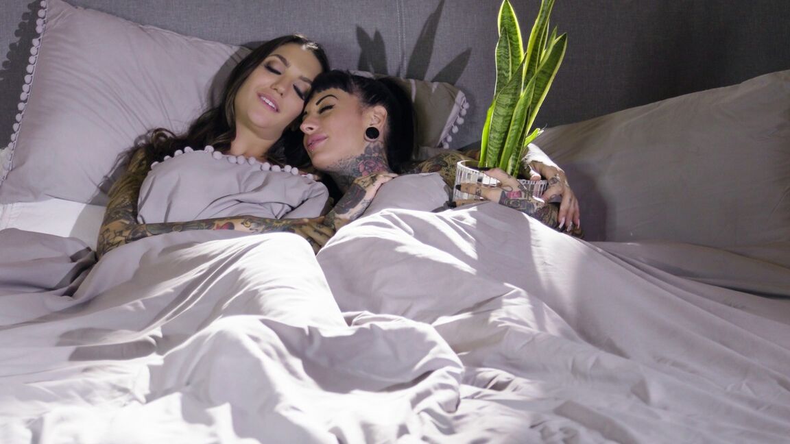 15P Lesbianas tatuadas Rocky Emerson