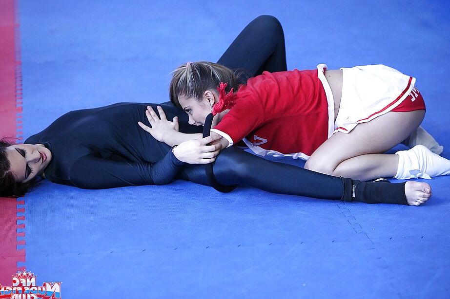 16P Seductive lesbians fighting and licking each other's cunts