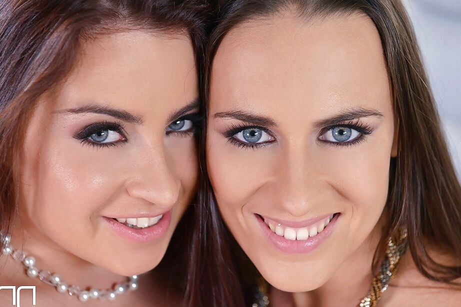 16P lesbianas europeas practican sexo anal lezdom con medias y tacones
