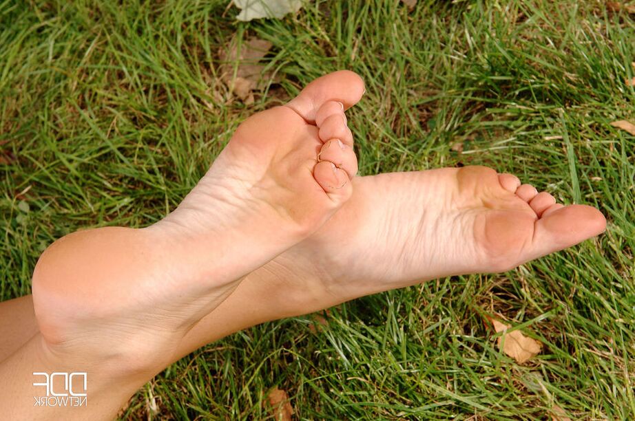 16P Leggy dykes lick twats and bare feet after sawing up a tree in the forest