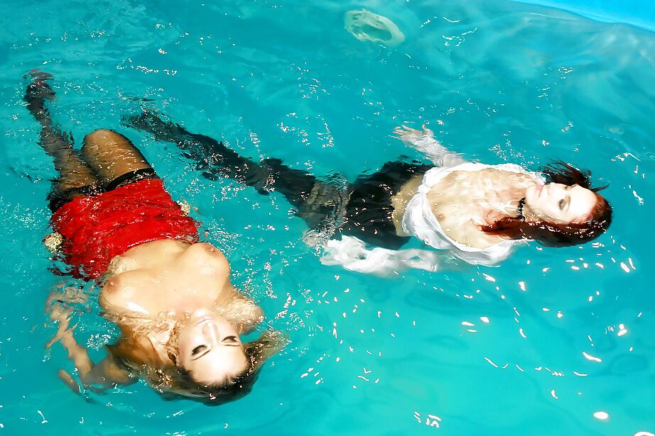 16P Gina Killmer & Kety Pearl have some clothed lesbian fun in the pool