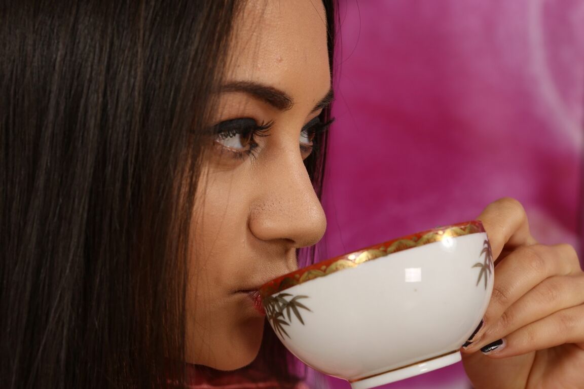 15P Lindas garotas lésbicas bebem mijo e lambem buceta