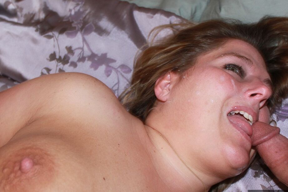 16P Amateur BBW Gangbang Momma concluye el sexo MMF con semen en su cara